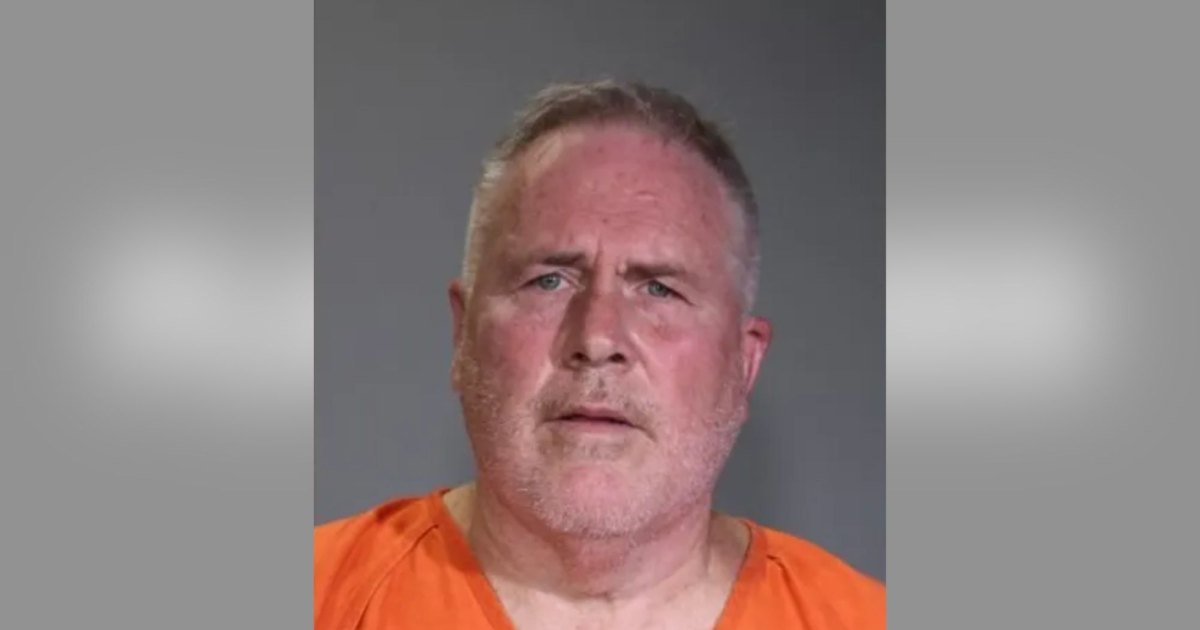 Um professor no Texas foi preso sob a acusação de agredir sexualmente uma estudante