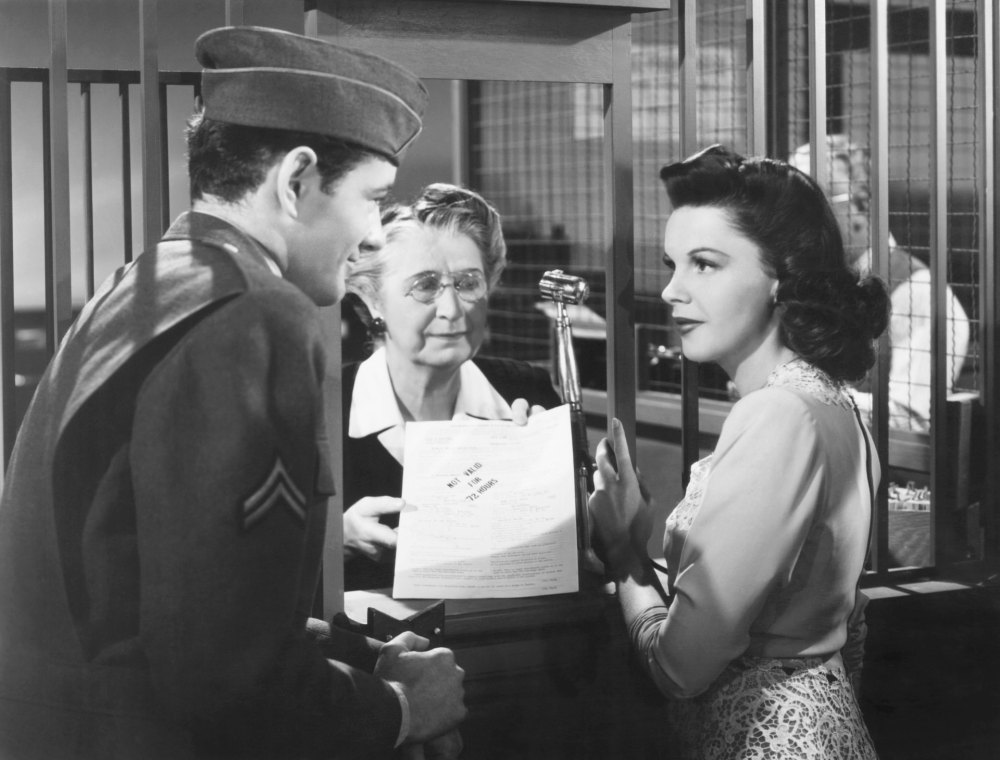 Robert Walker, Nella Walker, Judy Garland in The Clock