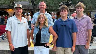 107139403_1786995676471062_r jenkins family.jpg