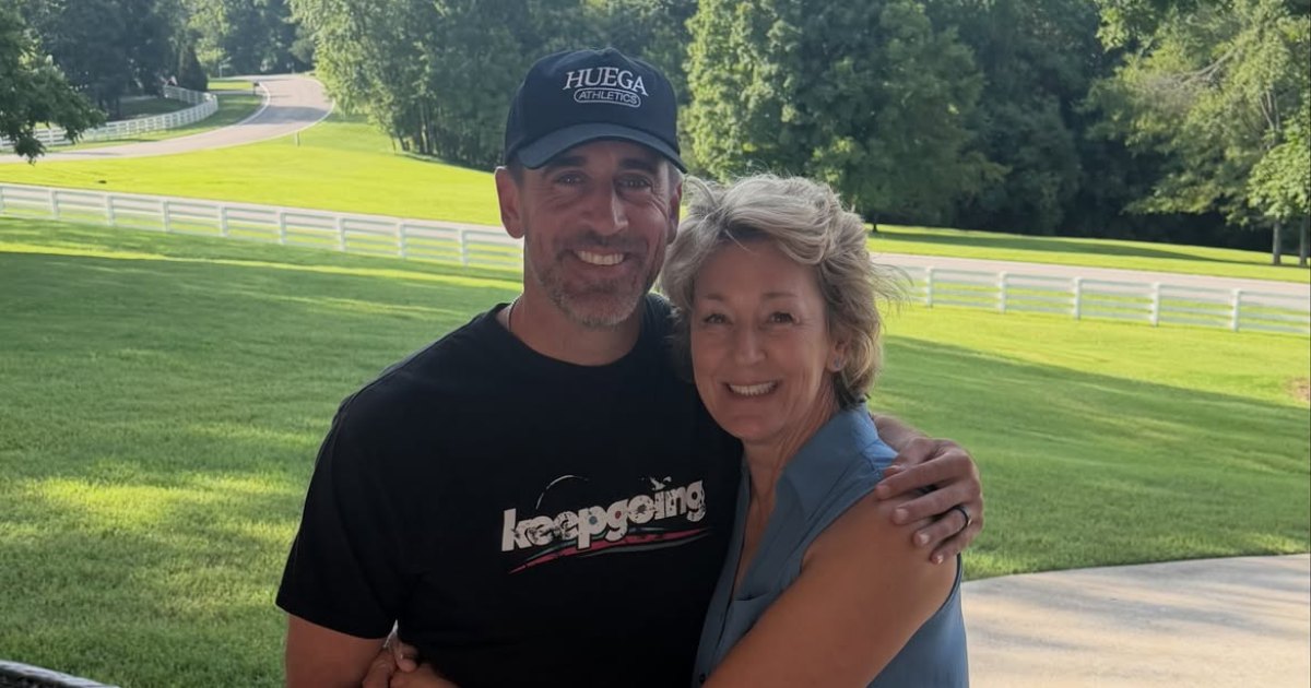 Aaron Rodgers Hints He’ll ‘Never Again’ Share Photos With Family After Reconciliation Aaron Rodgers Hints He’ll ‘Never Again’ Share Photos With Family After Reconciliation