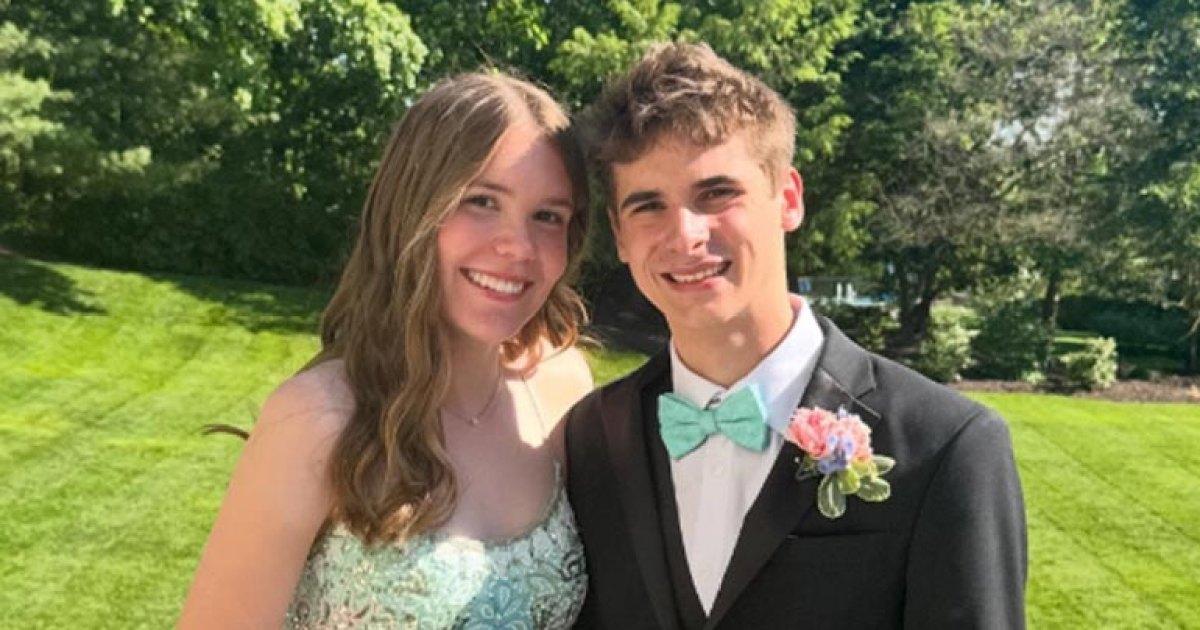 College Soccer Player, 18, Allegedly Stabbed to Death by Her Boyfriend Before His Mom Helped Clean Up College Soccer Player, 18, Allegedly Stabbed to Death by Her Boyfriend Before His Mom Helped Clean Up