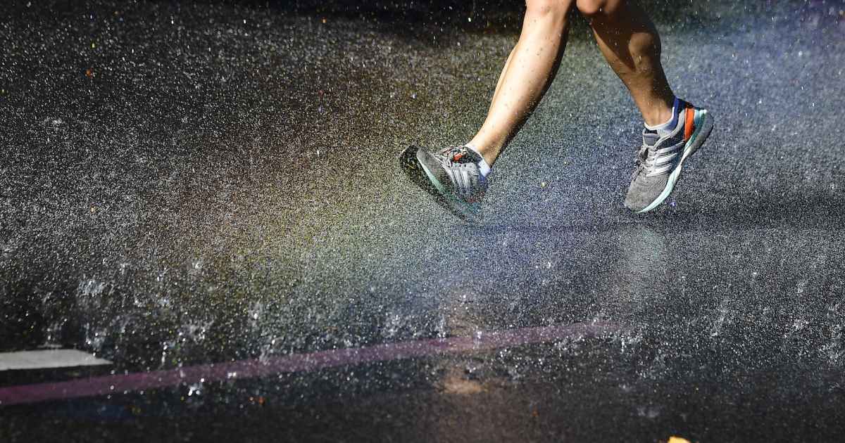 What Are Exercise Snacks? The New Wellness Trend for People Who Hate Going to the Gym What Are Exercise Snacks? The New Wellness Trend for People Who Hate Going to the Gym