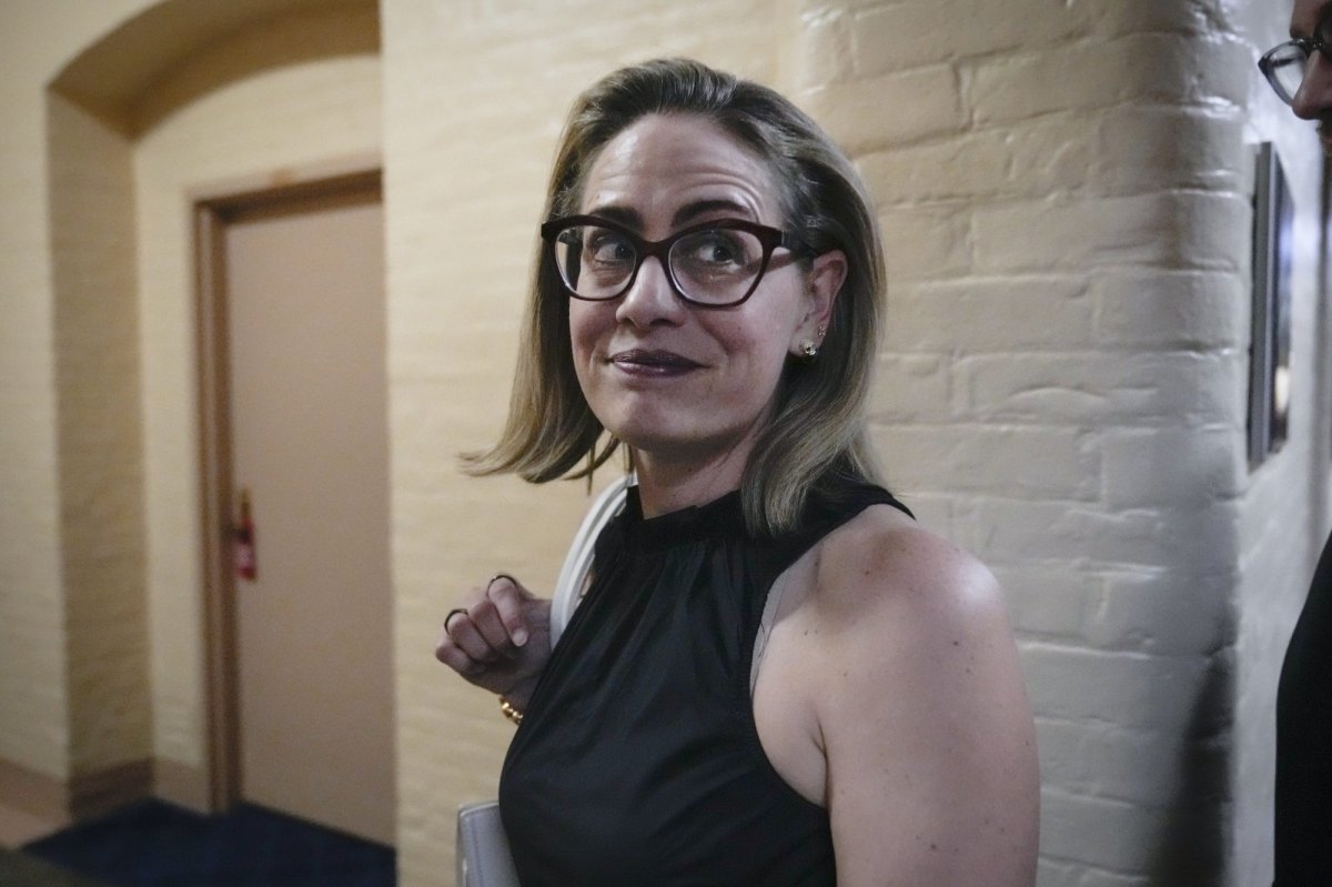GettyImages-1242164065 Kyrsten Sinema Reveals Details About Affair With Married Bodyguard