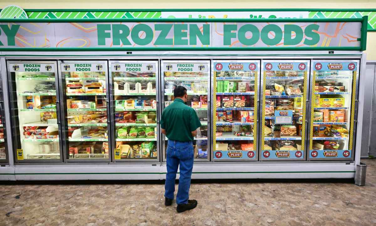 GettyImages-1242674892.why-people-shop-at-dollar-storesjpg.jpg