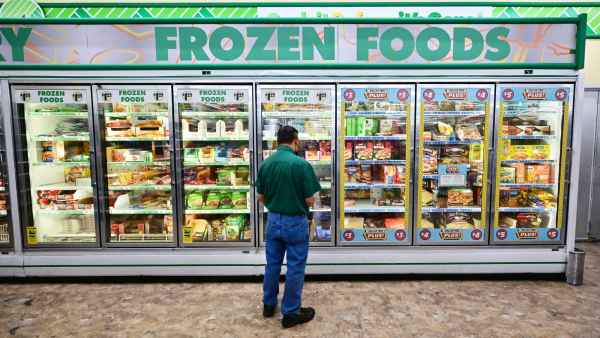 GettyImages-1242674892.why-people-shop-at-dollar-storesjpg.jpg