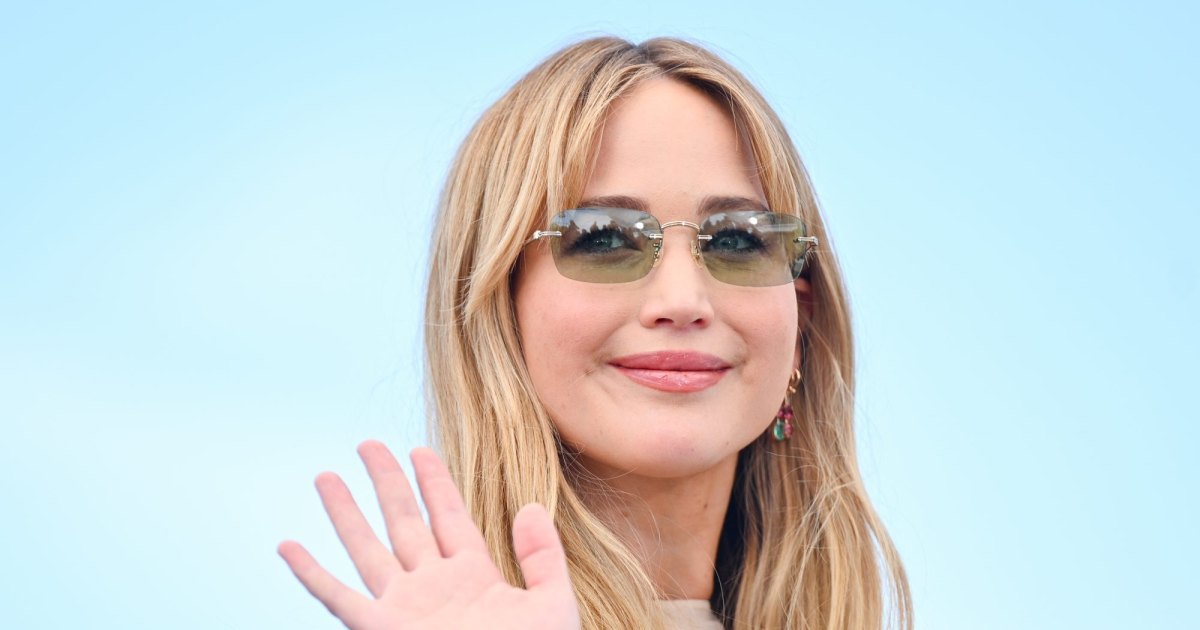 Jennifer Lawrence’s Slouchy Purse Is the Cool Mom Trend We’re Copying This Summer for Jennifer Lawrence’s Slouchy Purse Is the Cool Mom Trend We’re Copying This Summer for