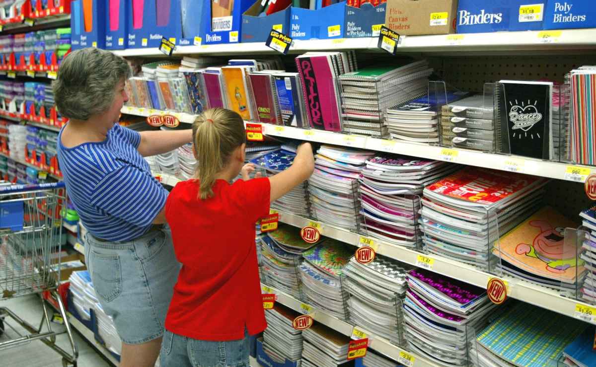 GettyImages-2217847 Teacher back-to-school gifts educators actually use