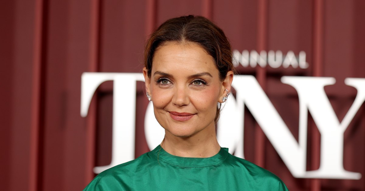 Katie Holmes’ Loose, Comfy Maxi Style Is the Only Summer-to-Fall Dress We Need — See It Katie Holmes’ Loose, Comfy Maxi Style Is the Only Summer-to-Fall Dress We Need — See It