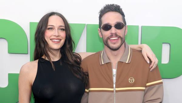 Elsie Hewitt Shouts Out 'Baby Daddy' Pete Davidson for Getting Her Tickets to Olivia Dean's Concert