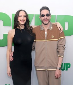 Elsie Hewitt Shouts Out 'Baby Daddy' Pete Davidson for Getting Her Tickets to Olivia Dean's Concert