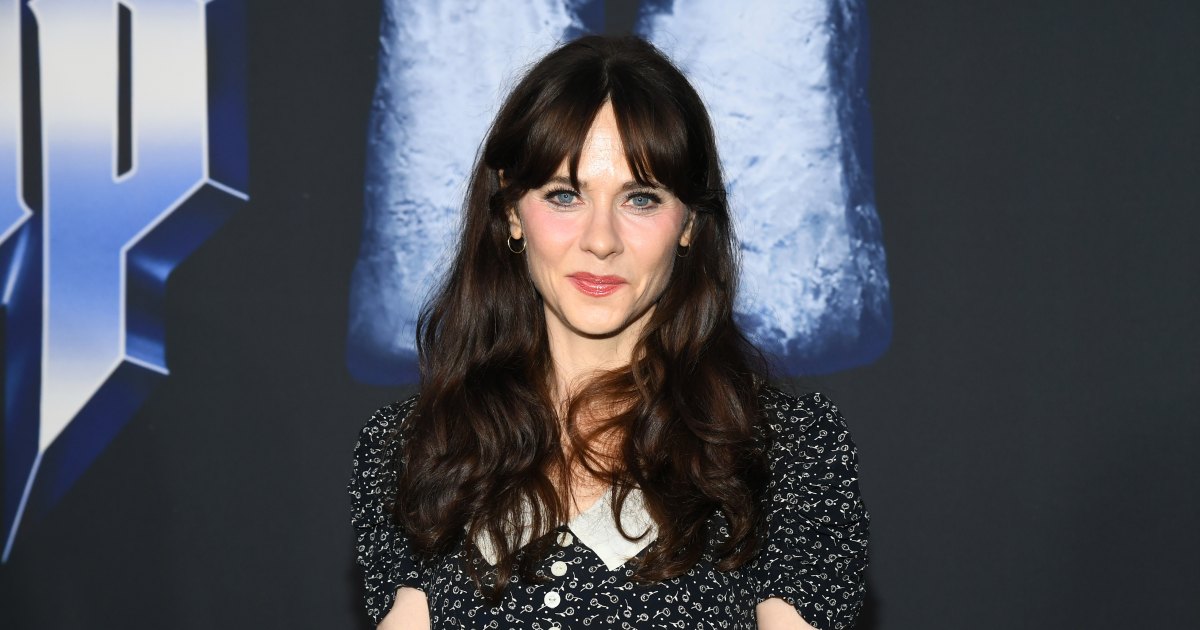 Bye, Tight Waistbands! Zooey Deschanel’s Chic Pull-on Pants Are the Perfect Alternative to Denim Bye, Tight Waistbands! Zooey Deschanel’s Chic Pull-on Pants Are the Perfect Alternative to Denim