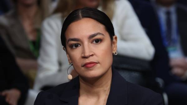 GettyImages-2261495061aoccostoffreezingeggs.jpg