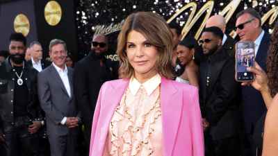 Lori Loughlin Returns to Instagram With Help From Her 'Full House' Costars After Admissions Scandal