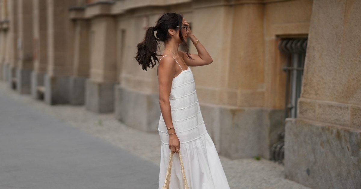 17 Loose and Slimming Dresses That Make Legs Look Miles Longer (Even While Wearing Sandals) 17 Loose and Slimming Dresses That Make Legs Look Miles Longer (Even While Wearing Sandals)