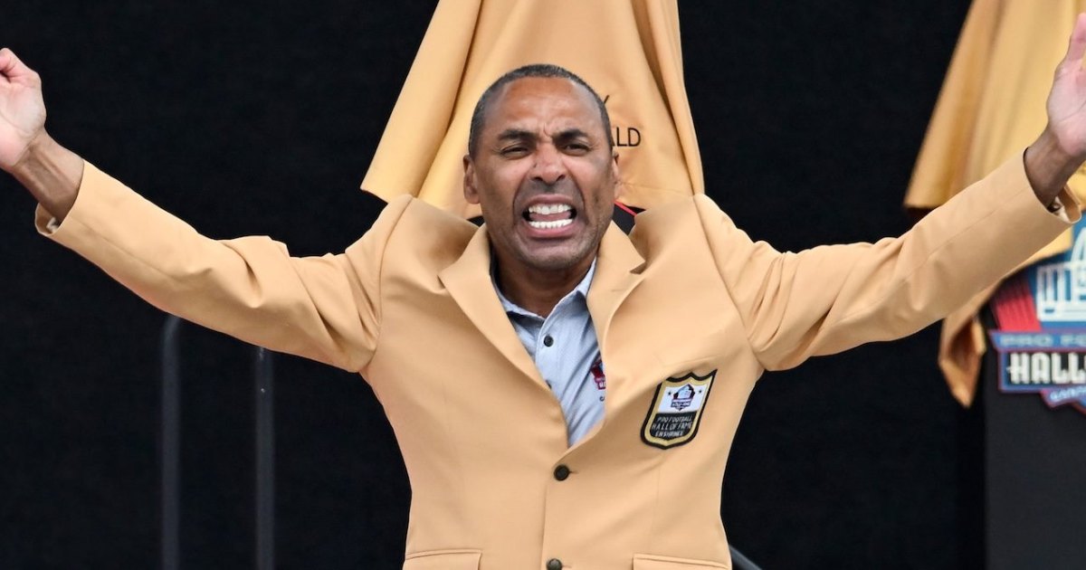 NFL Legend Roger Craig, 66, Announces Vascular Dementia Diagnosis During Pro Football Hall of Fame Speech NFL Legend Roger Craig, 66, Announces Vascular Dementia Diagnosis During Pro Football Hall of Fame Speech