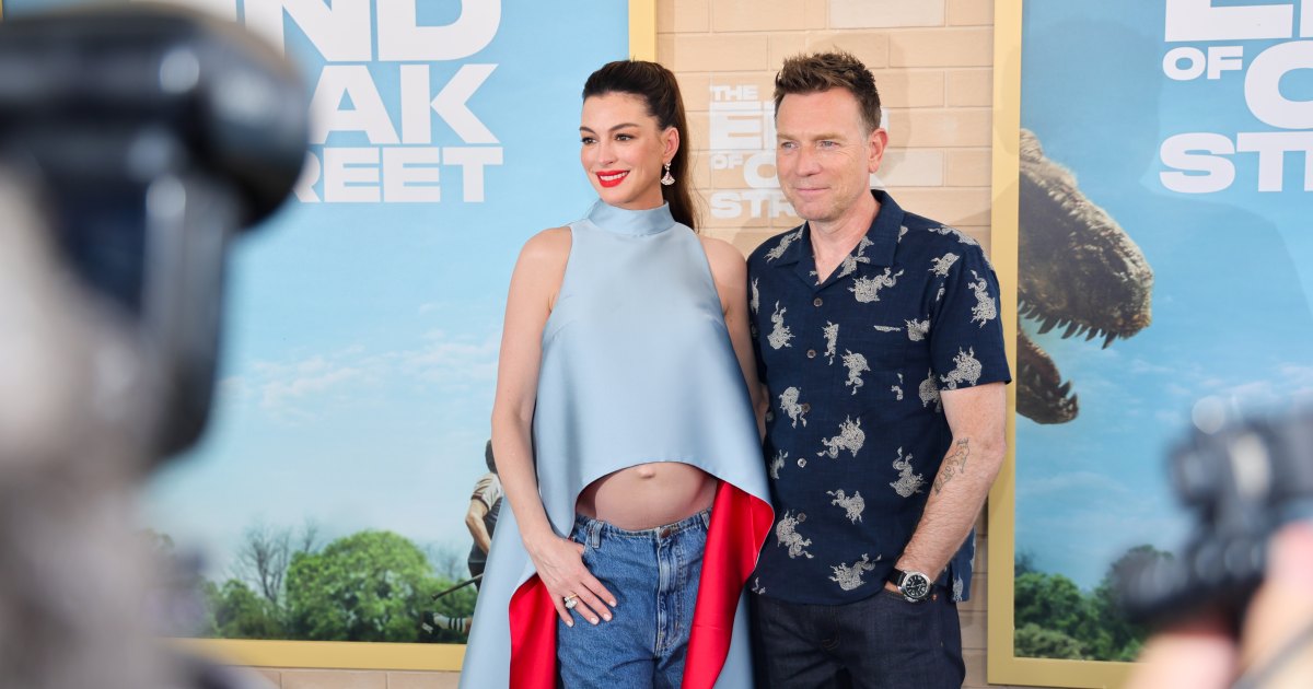 Anne Hathaway Made This Unexpected Top Trend Look So Chic During Pregnancy Anne Hathaway Made This Unexpected Top Trend Look So Chic During Pregnancy