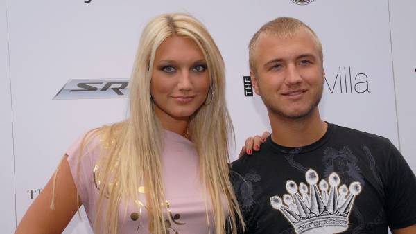 GettyImages-71762579 Nick Hogan Reveals Where He Stands With Sister Brooke After Her Estrangement from Late Dad Hulk Hogan
