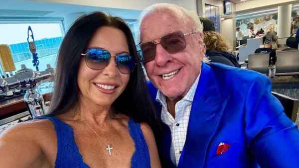 HPXJjrNWcAA5Sdt.jpeg ric flair wendy barlow