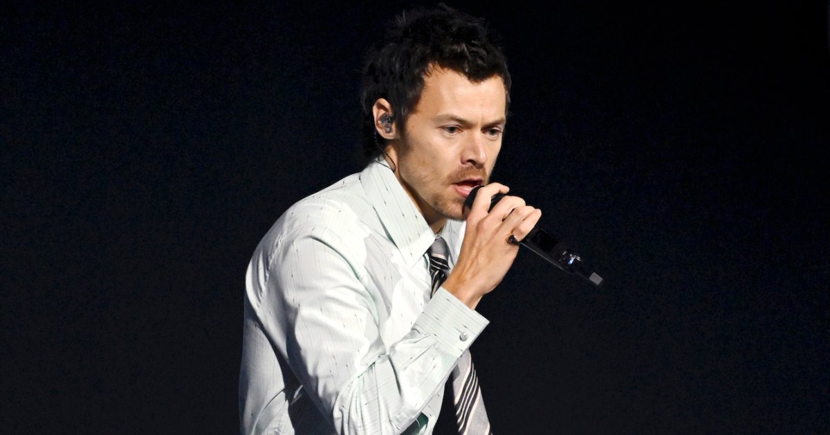 Harry Styles Expertly Recovers After Slipping and Falling During Mexico ‘Together Together’ Concert Harry Styles Expertly Recovers After Slipping and Falling During Mexico ‘Together Together’ Concert