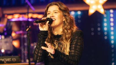 Kelly-Clarkson-Finale-NUP_210992_02372