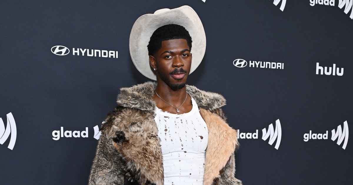 Lil Nas X 在他的清醒之旅中宣布母亲去世