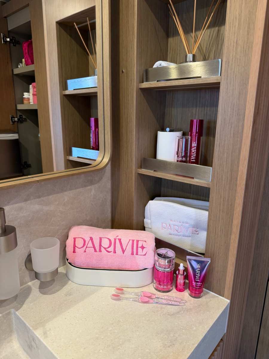 Paris-Hilton-6-PhotoCredit-camraface-9