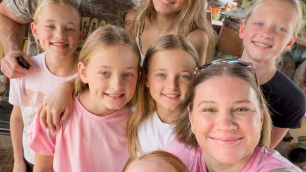 SnapInsta-Adam-and-Danielle-Busby-Discuss-Homeschooling-Quintuplets.jpg