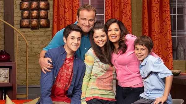 WIZARDS OF WAVERLY PLACE