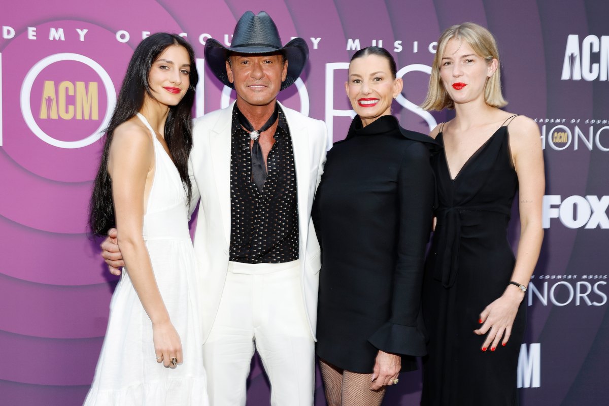 Tim-McGraw-and-Faith-Hill-Family-GettyImages-1634742347