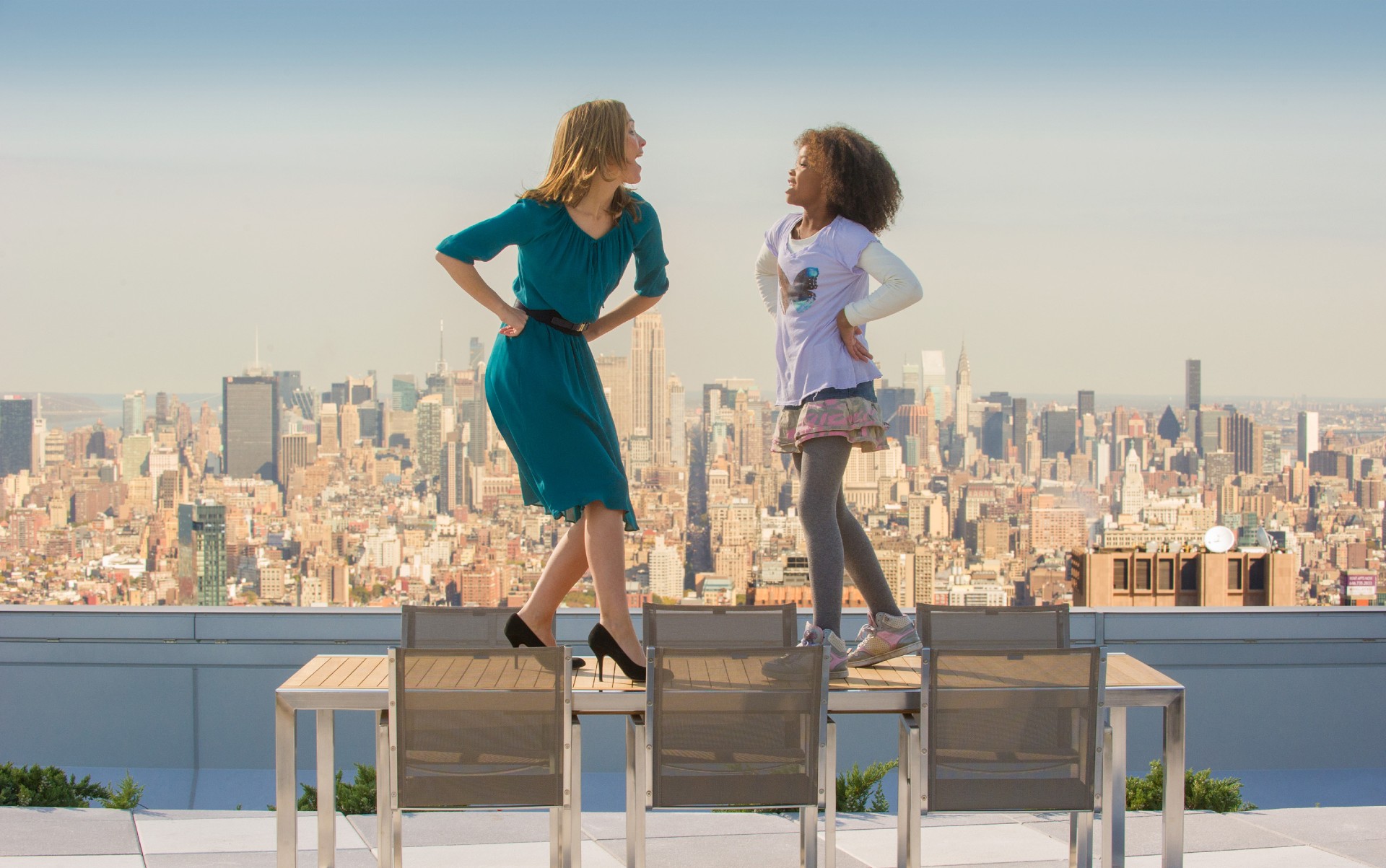 Rose Byrne, Quvenzhane Wallis in Annie