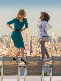 Rose Byrne, Quvenzhane Wallis in Annie