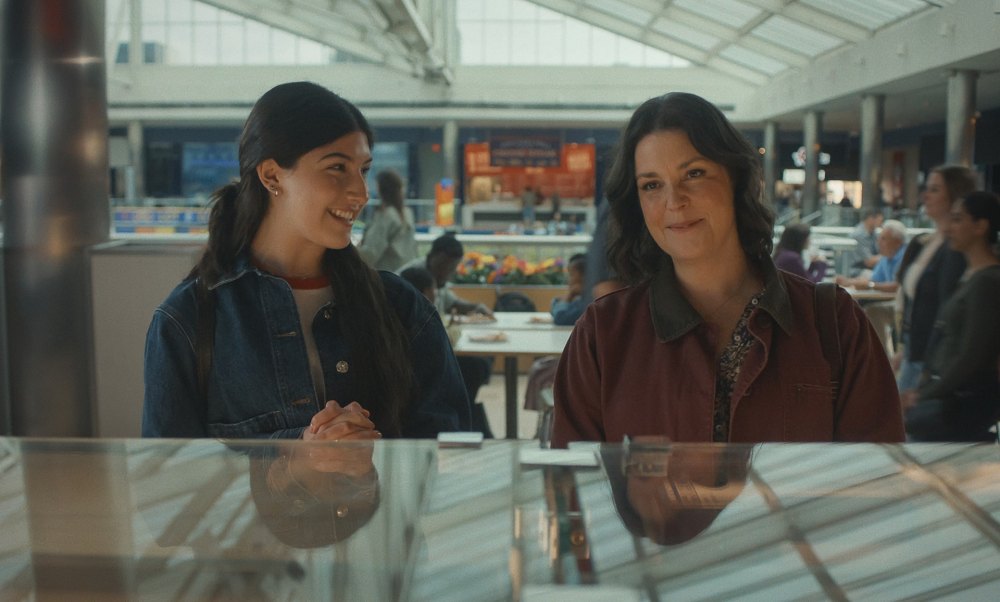Sunny Sandler, Melanie Lynskey in Don't Say Good Luck