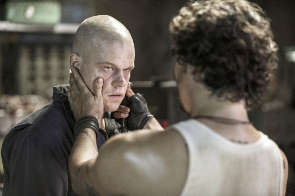 Matt Damon, Wagner Moura in Elysium