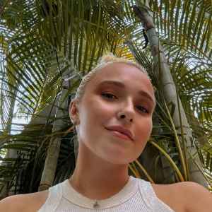 Hayden Panettieres Friend Clayton Johnson Recalls the Final Text She Sent Him Before Her Death