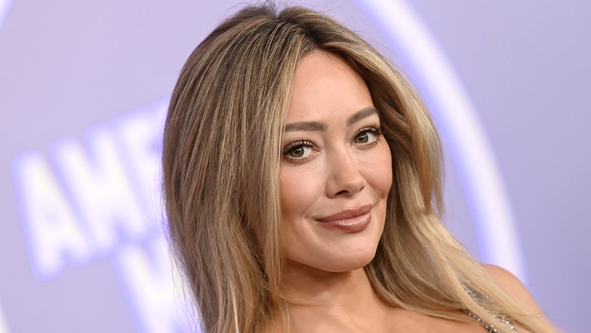 LAS VEGAS, NEVADA - MAY 25: EDITORIAL USE ONLY Hilary Duff attends the 52nd American Music Awards at MGM Grand Garden Arena on May 25, 2026 in Las Vegas, Nevada. (Photo by Axelle/Bauer-Griffin/FilmMagic)
