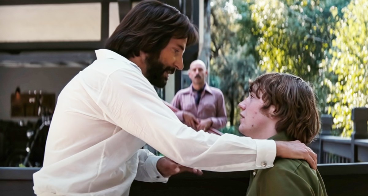Bradley Cooper, Ryan Heffington, Cooper Hoffman in Licorice Pizza