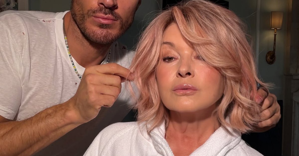 Martha Stewart Debuts ‘Rose Gold’ Hair, Ditches Signature Blonde Color: ‘It’s a Good Thing’ Martha Stewart Debuts ‘Rose Gold’ Hair, Ditches Signature Blonde Color: ‘It’s a Good Thing’