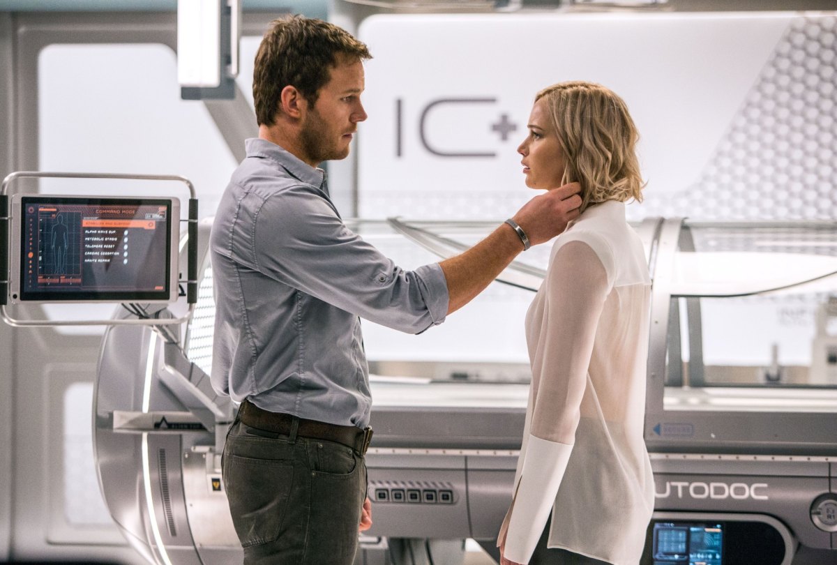 Chris Pratt and Jennifer Lawrence in Passengers