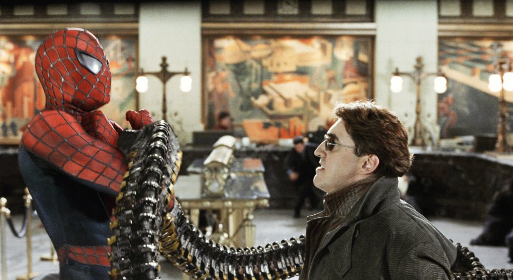 Tobey Maguire as Spider-Man, Alfred Molina as Dr. Otto Octavius in Spider-Man 2