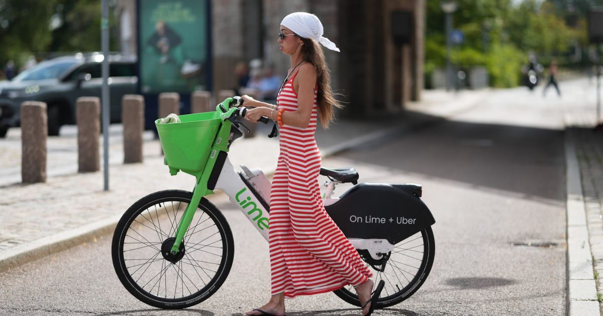 I Live Near the Hamptons, and These Are the 15 Chic Summer Basics Everybody Is Wearing I Live Near the Hamptons, and These Are the 15 Chic Summer Basics Everybody Is Wearing