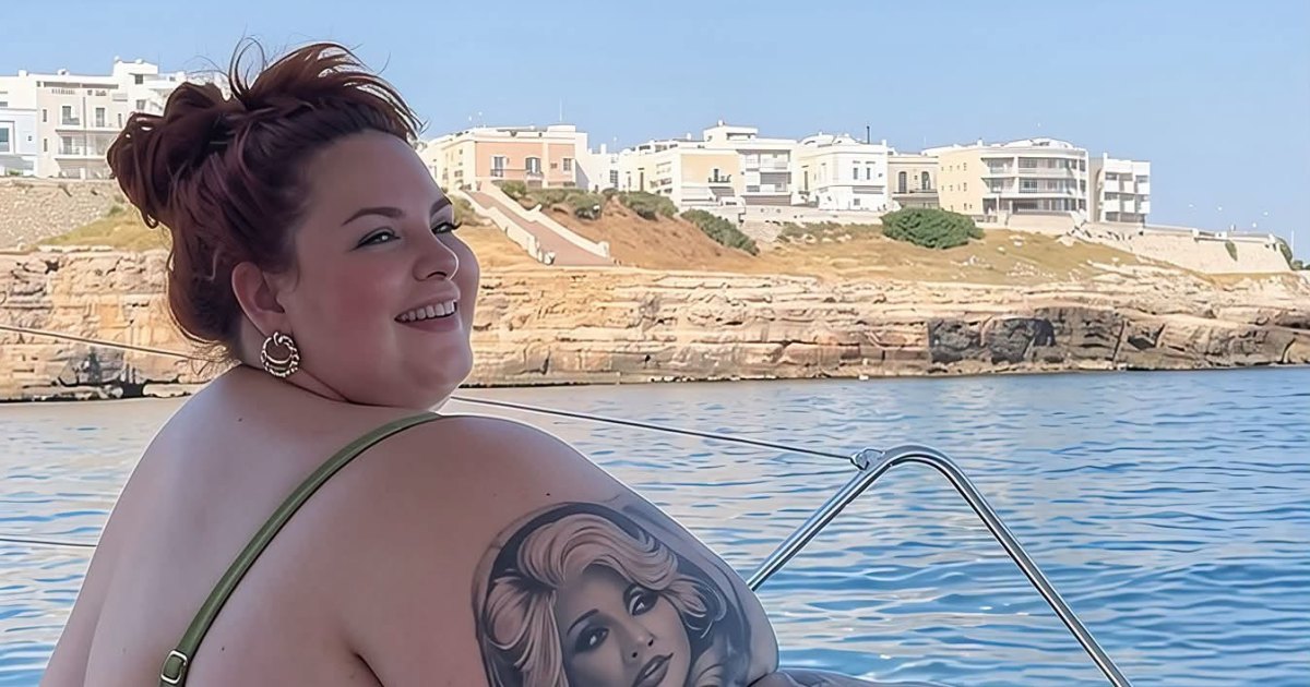 Model Tess Holliday Slams Dumb Body-Shamers After Posting Swimsuit Photo Model Tess Holliday Slams Dumb Body-Shamers After Posting Swimsuit Photo