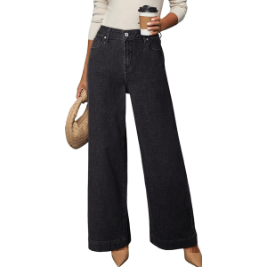 Emily Ratajkowskis Model Off-Duty Jeans Nail Summer-to-Fall Style Emily Ratajkowskis Model Off-Duty Jeans Nail Summer-to-Fall Style
