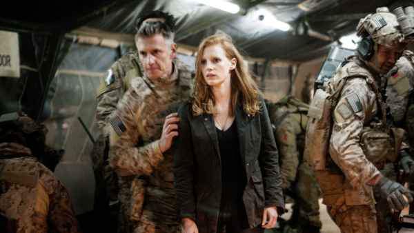 Christopher Stanley, Jessica Chastain, Alex Corbet Burcher in Zero Dark Thirty