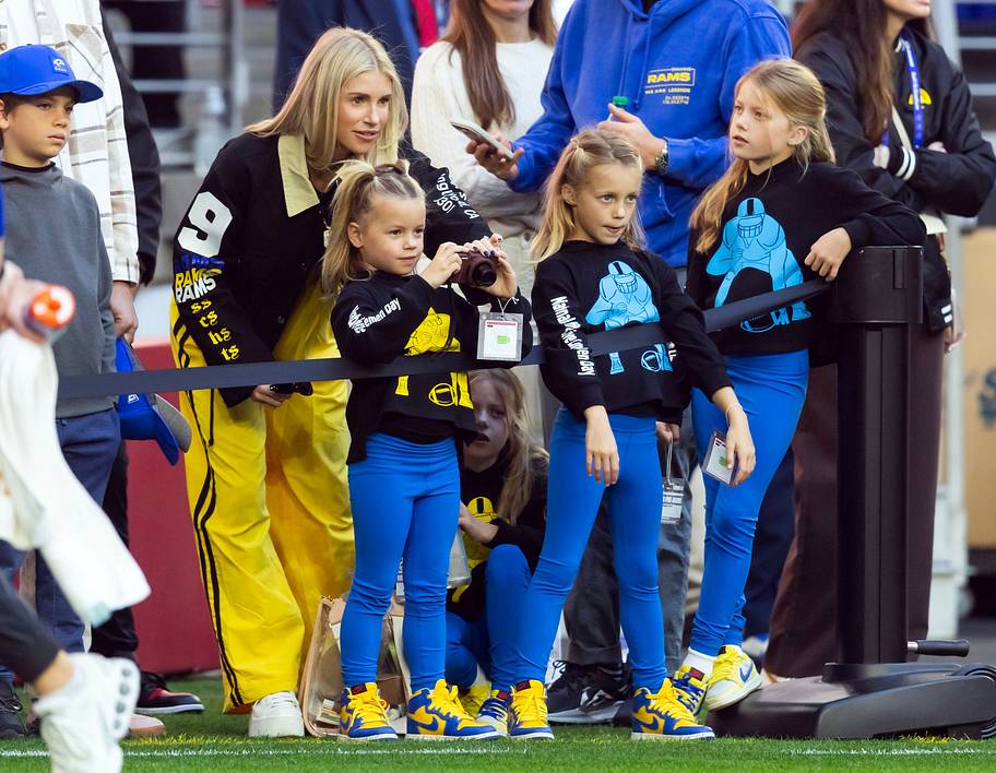 Kelly Stafford and her daughters