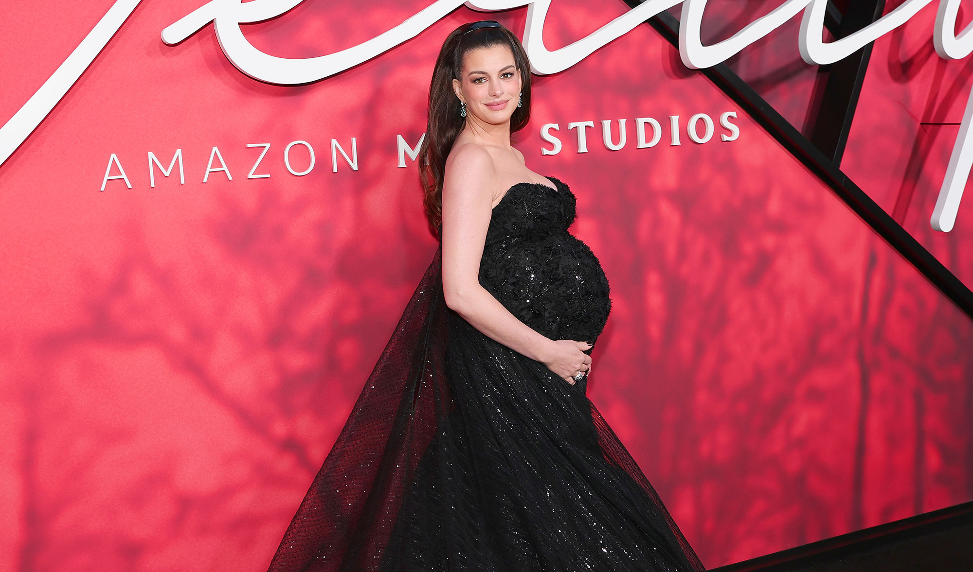 Anne Hathaway, Natalia Bryant, Alyson Hannigan and More!