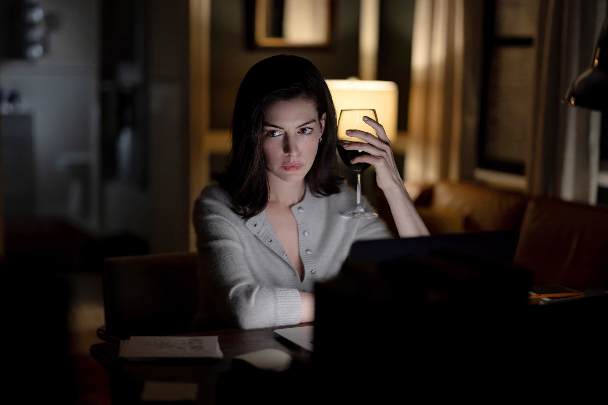 Pregnant Anne Hathaway’s OB-GYN Feared ‘Early Labor’ If She Did ‘Hot Ones’