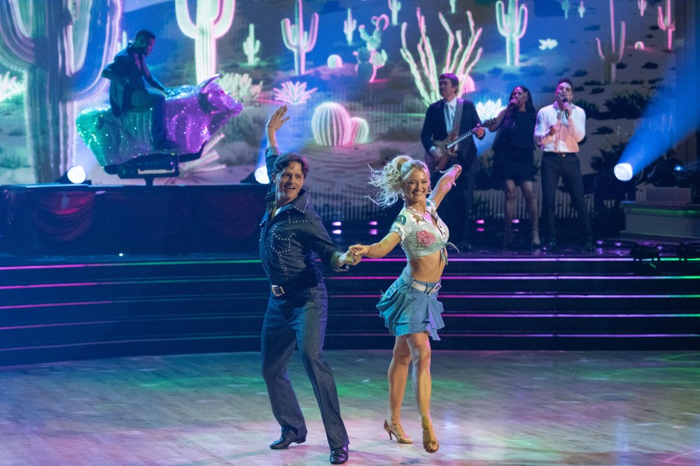 Connor-Wood-and-Rylee-DWTS-183407_EM109899