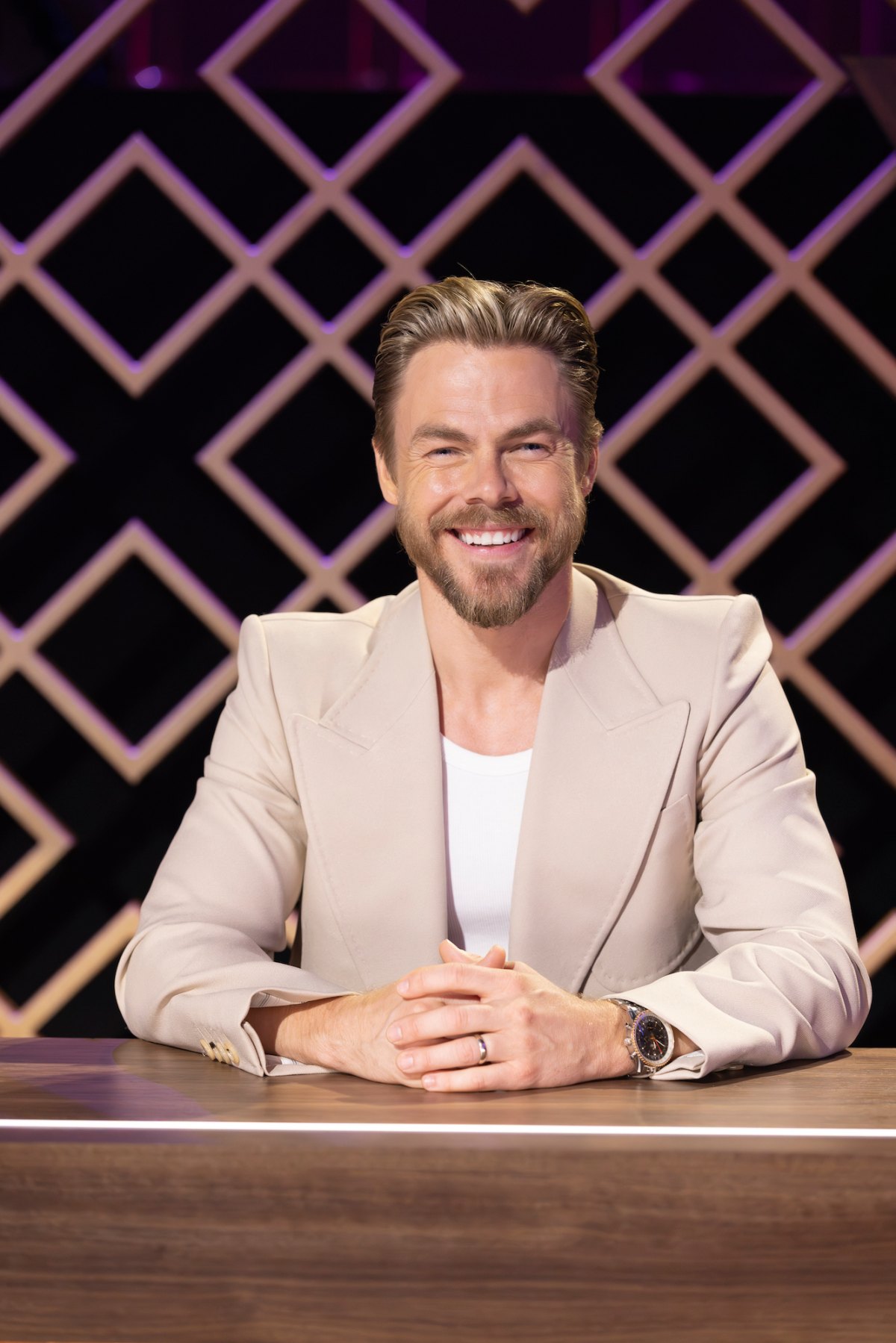 Derek-Hough-DWTS-181642_2041
