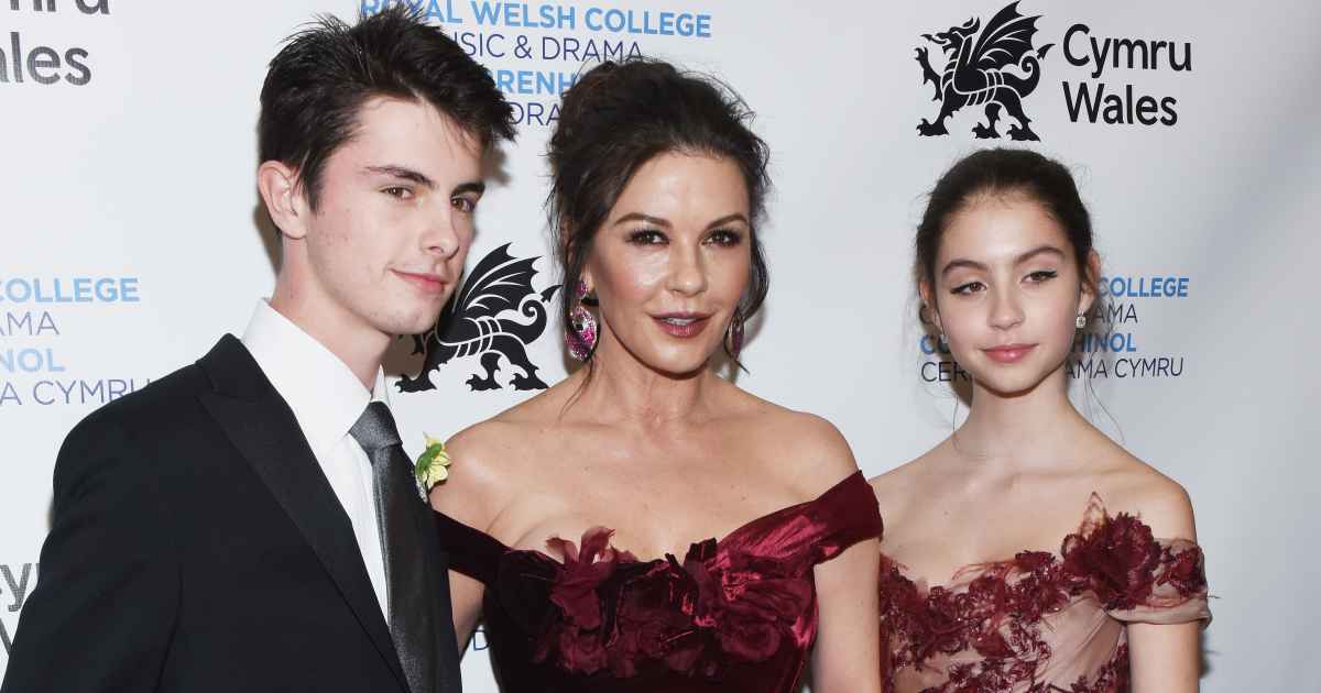 Catherine Zeta-Jones diz que ‘Nepo Baby’ é ‘uma frase horrível’