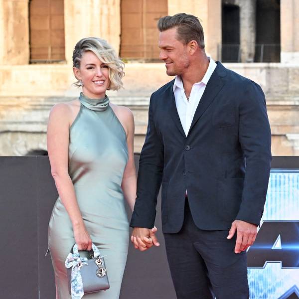 GettyImages-1254147336alanritchsonwifedivorceselflove.jpg